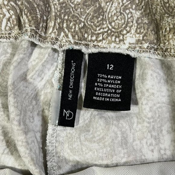 New Directions - Women's Size 12 - Tan Paisley Capri Pants Flat Front No Pockets - Picture 4 of 10